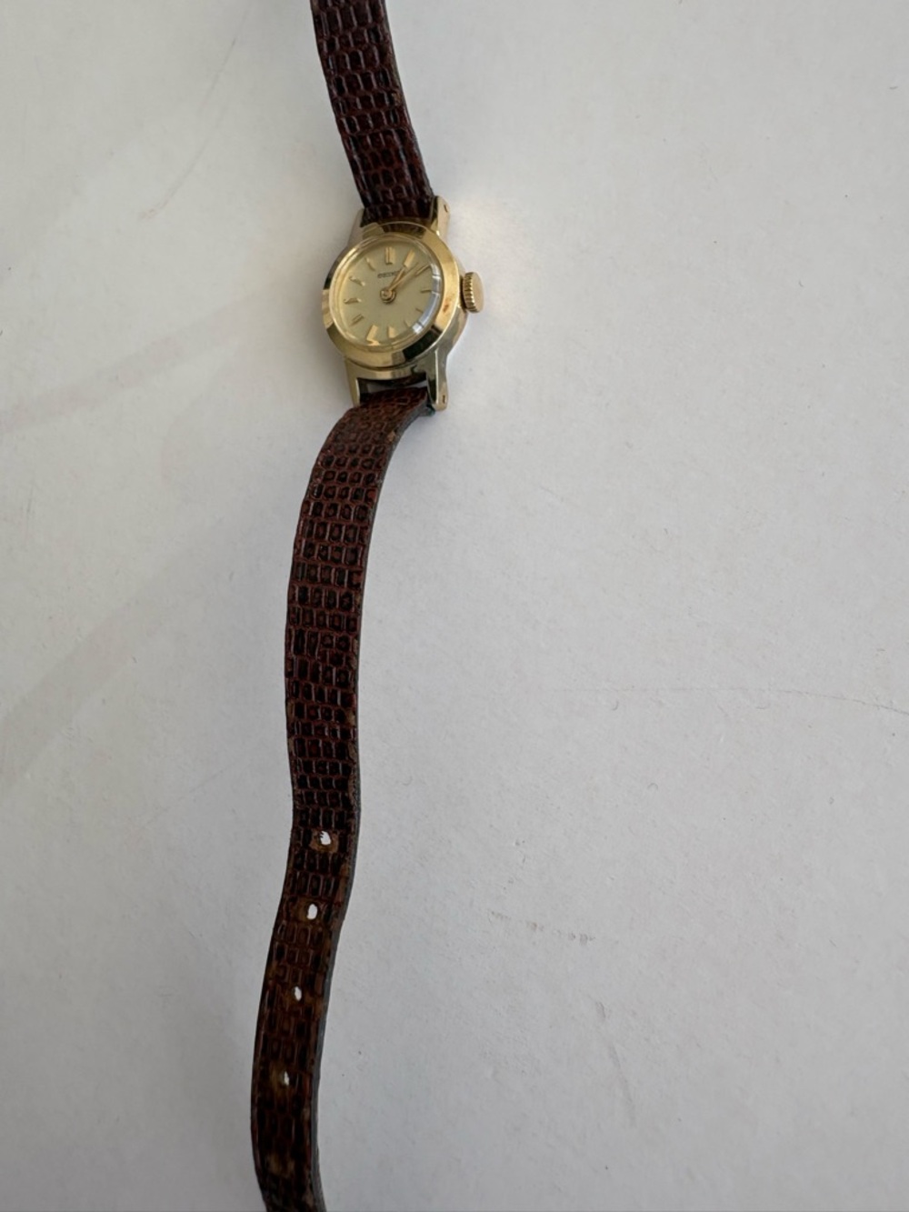 Vintage Seiko Gold and Brown Ladies Watch - Small Face - Picture 4 of 14